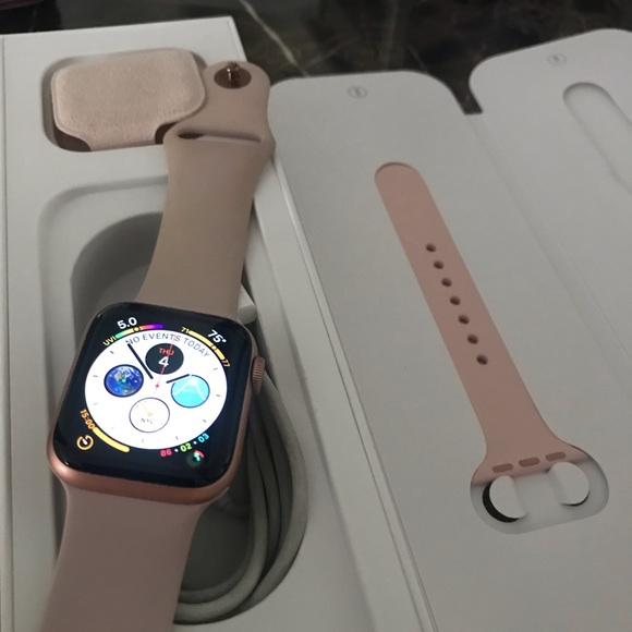 Apple Watch 4 40mm GPS has Apple care plus+ on it - Picture 4 of 8